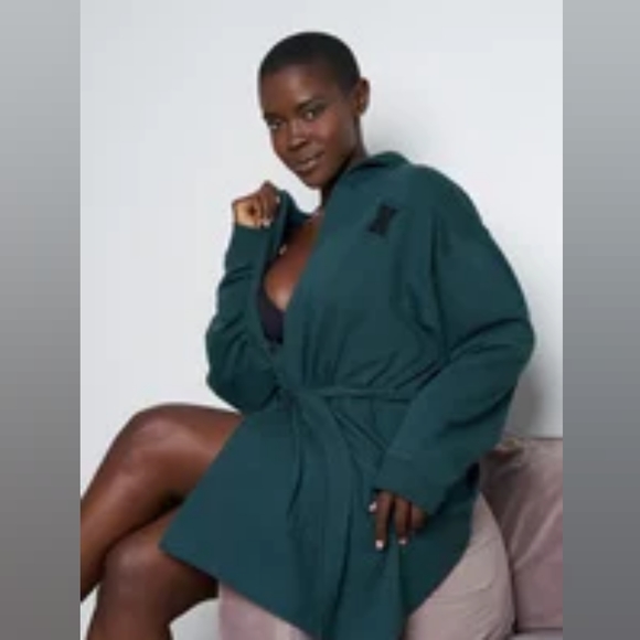 ❤️🔥❤️🔥SAVAGE X FENTY FOREVER SAVAGE SHOWGIRL SHORT ROBE- HUNTER GREEN M/L - Picture 3 of 7